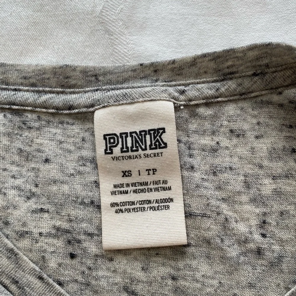 Victoria’s Secret PINK “If It’s Snowing” Short Sleeve  Graphic T-Shirt XS - Picture 6 of 7